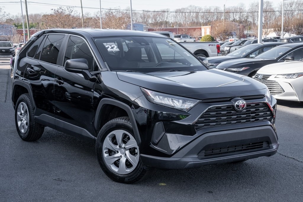 2022 Toyota RAV4 LE's photo