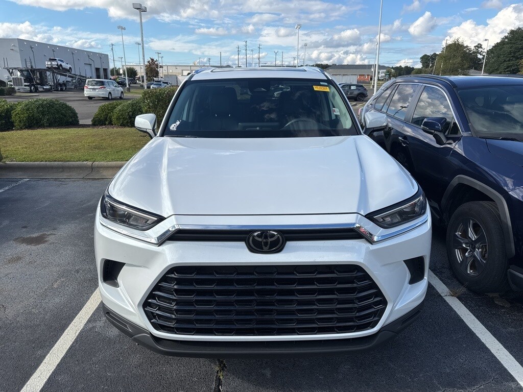 2024 Toyota Grand Highlander XLE photo 2
