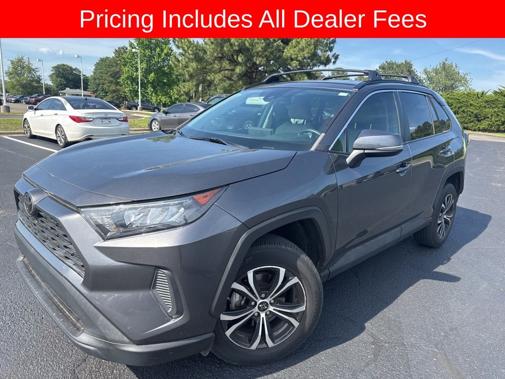 2021 Toyota RAV4 LE AWD's photo