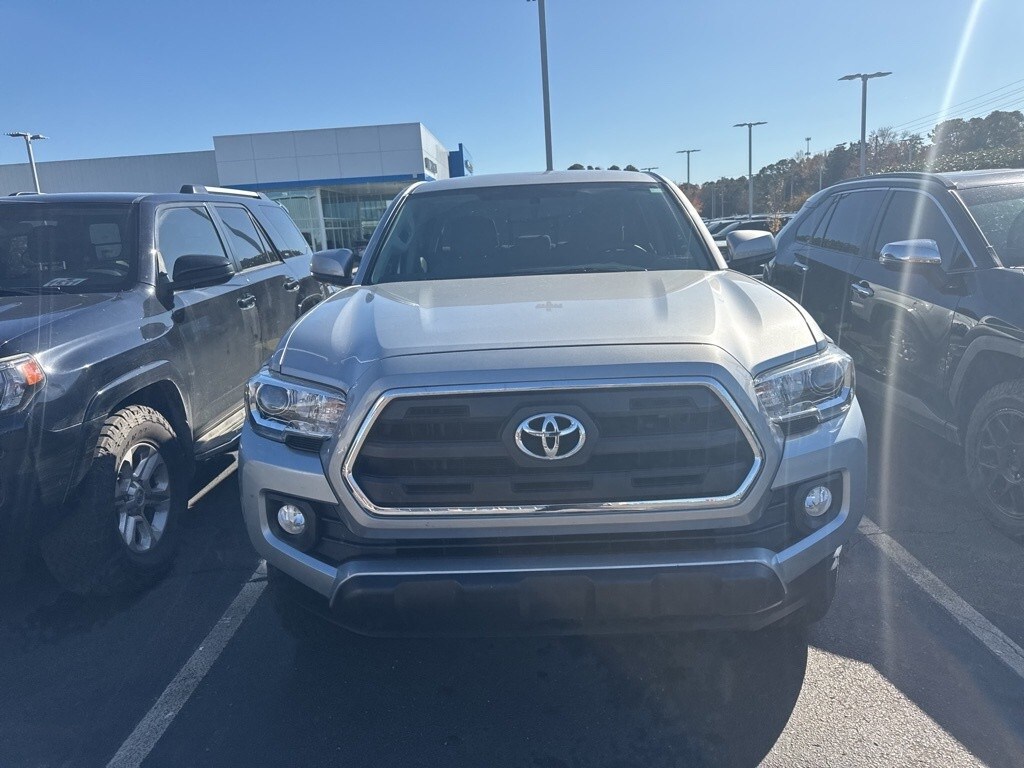 2017 Toyota Tacoma SR5 photo 2