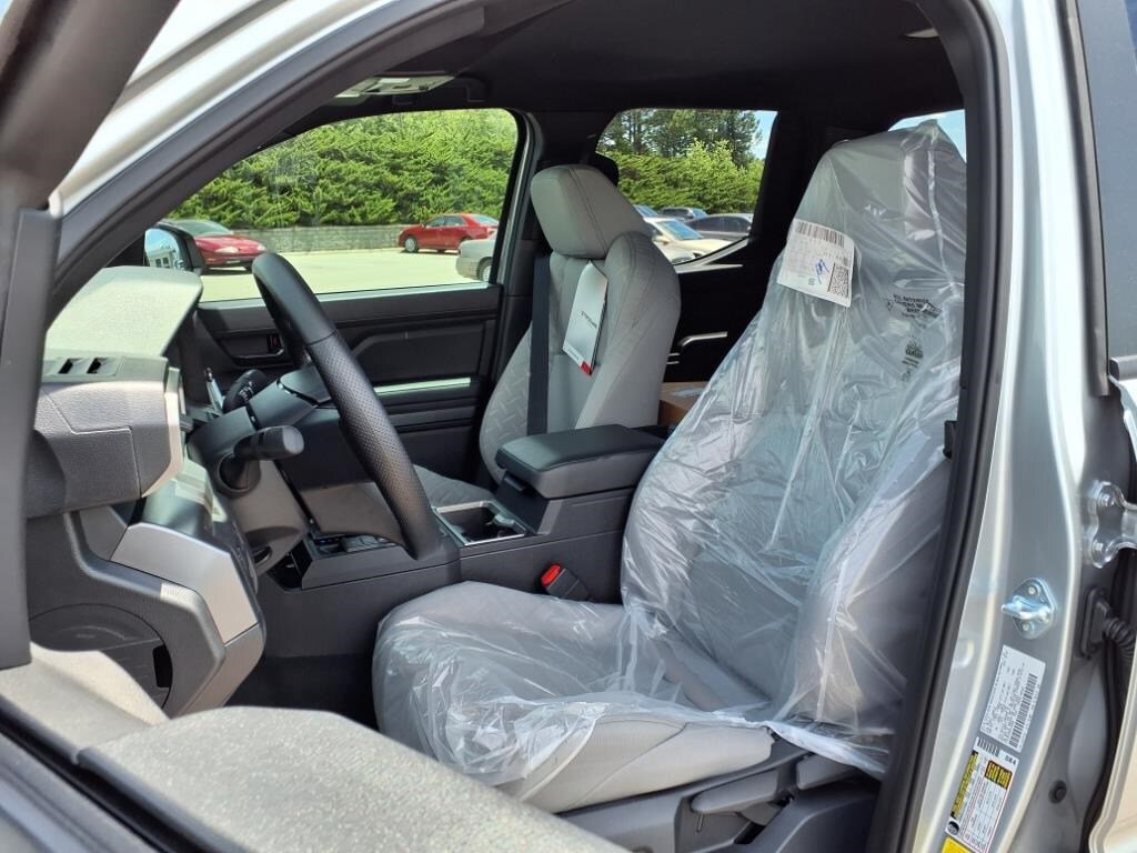 2025 Toyota Tacoma SR5 photo 3
