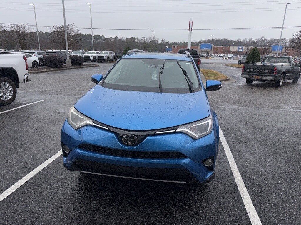 2017 Toyota RAV4 XLE photo 2