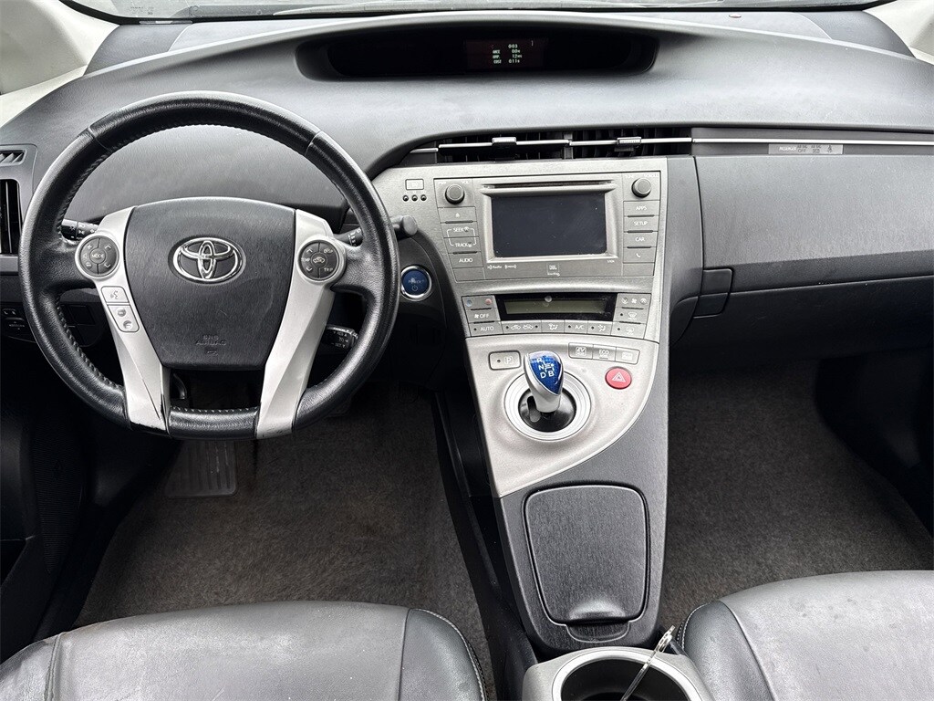 2013 Toyota Prius Four photo 2