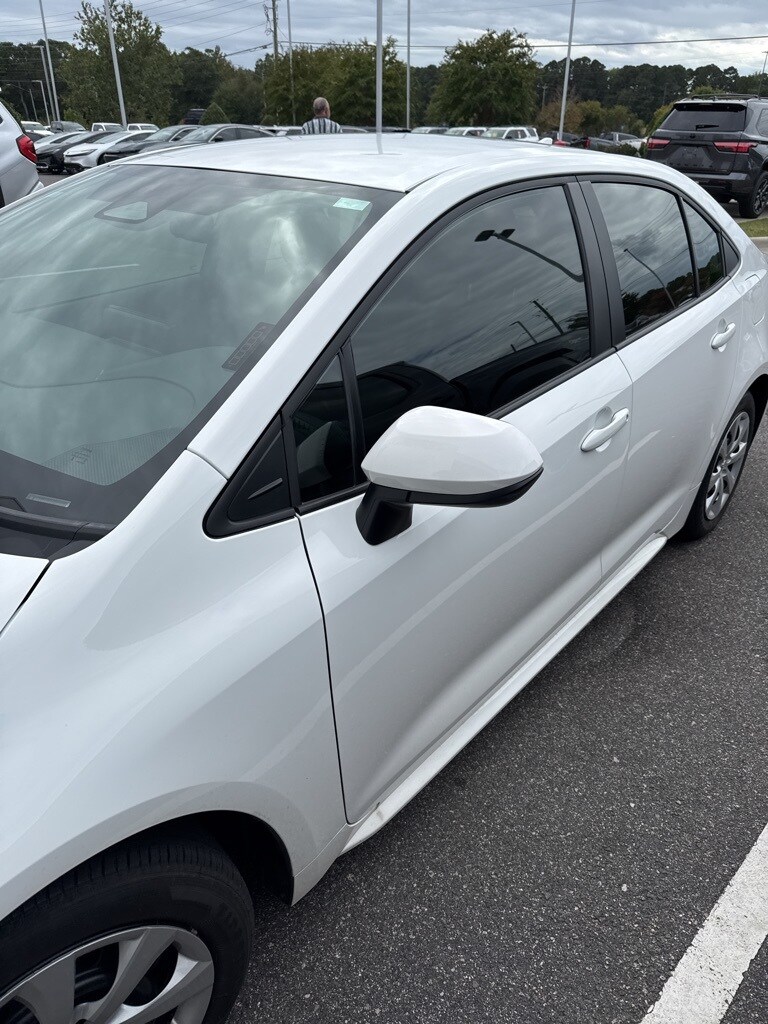 2024 Toyota Corolla LE photo 3