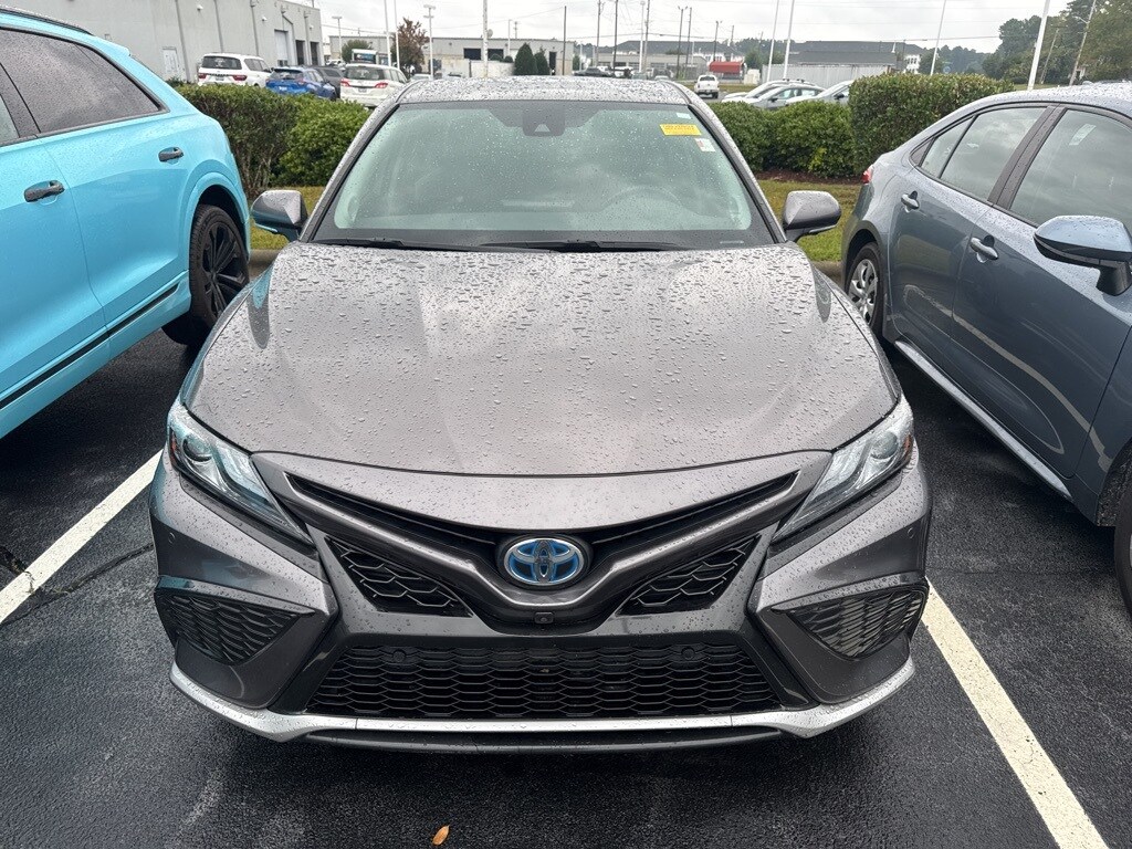 2022 Toyota Camry Hybrid XSE photo 2