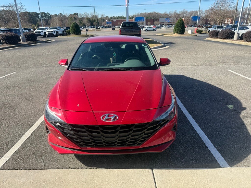 2023 Hyundai Elantra SEL photo 2