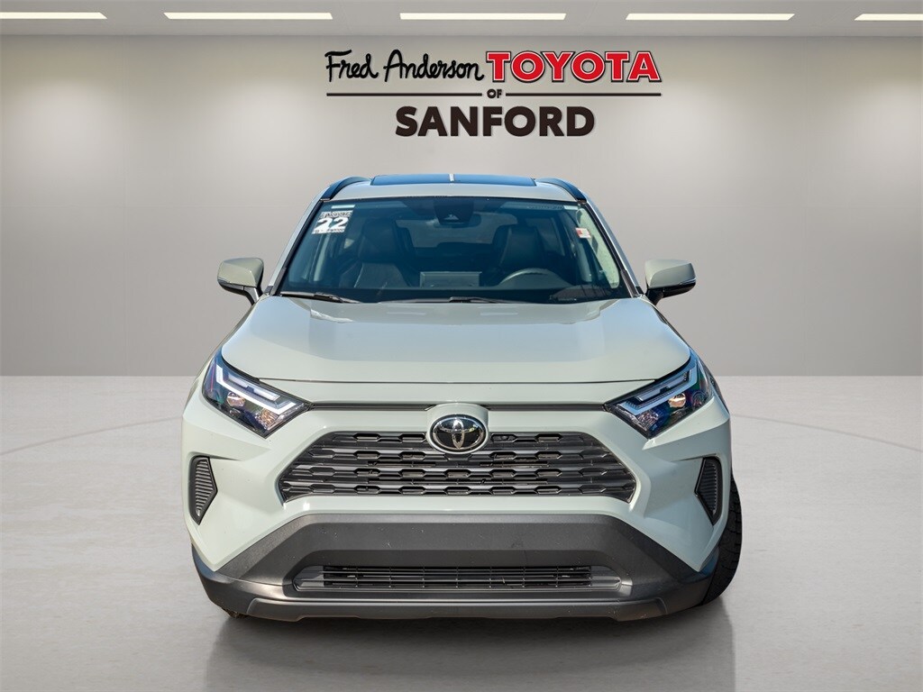 2022 Toyota RAV4 XLE photo 2