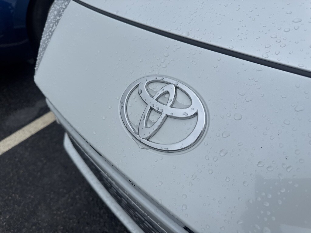 2025 Toyota Camry XLE photo 4