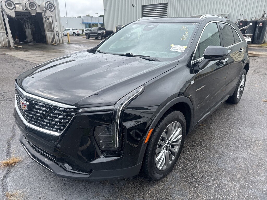 2024 Cadillac XT4 Premium Luxury photo 3