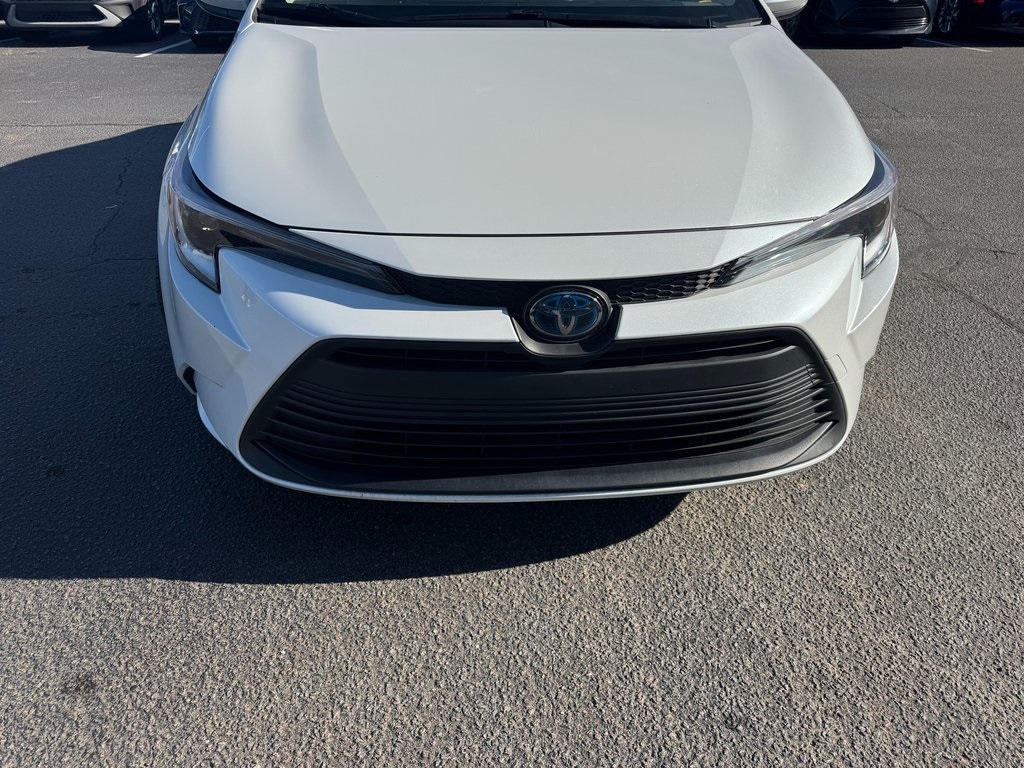 2025 Toyota Corolla LE's photo