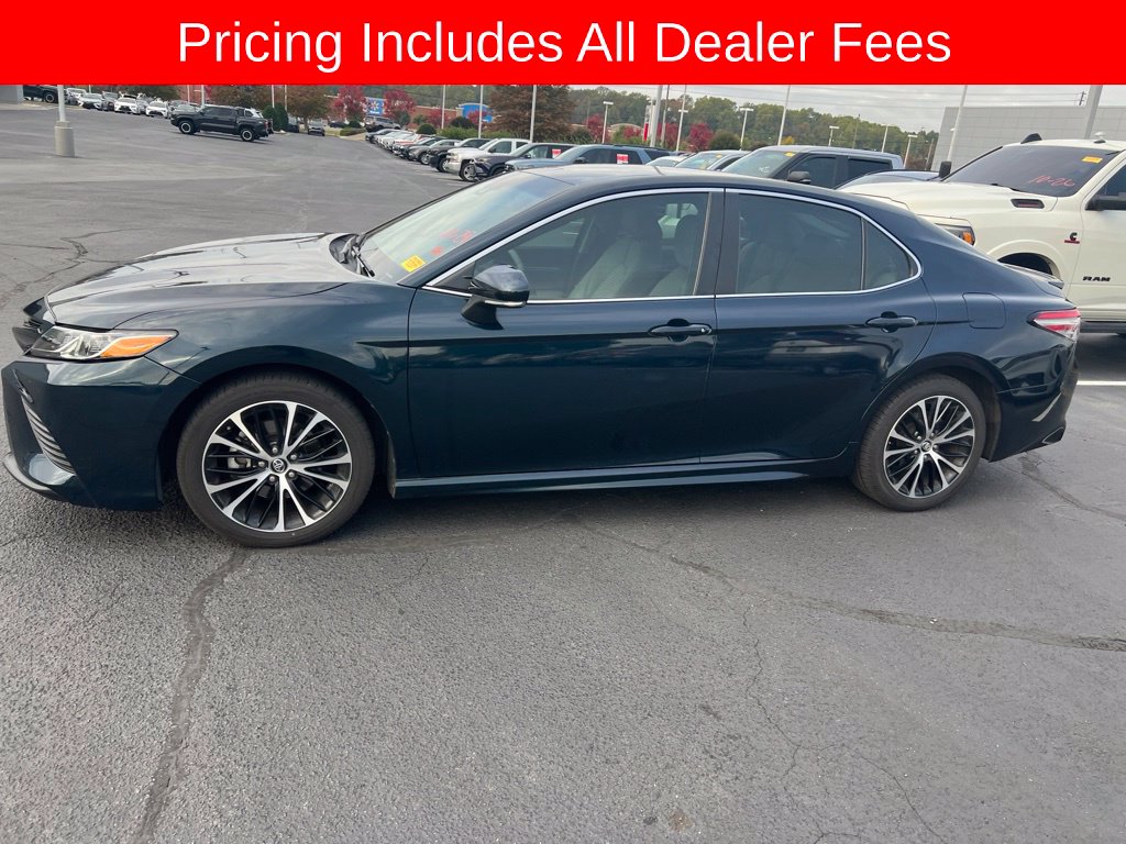 Used 2018 Toyota Camry SE Sedan