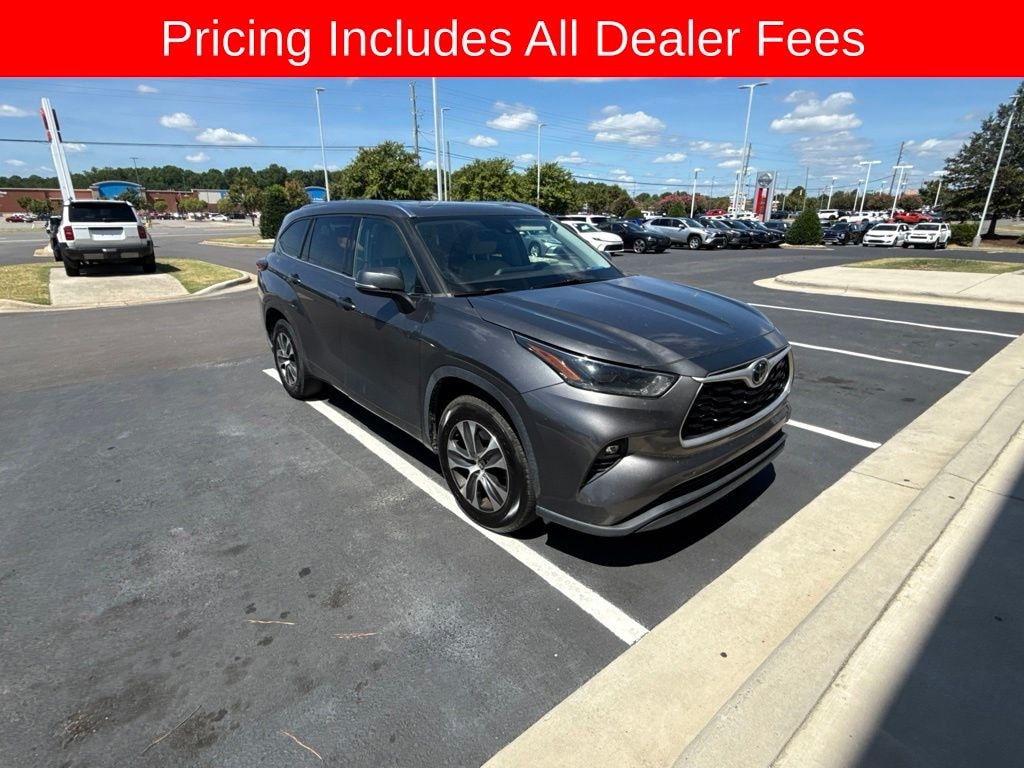 Used 2021 Toyota Highlander XLE SUV