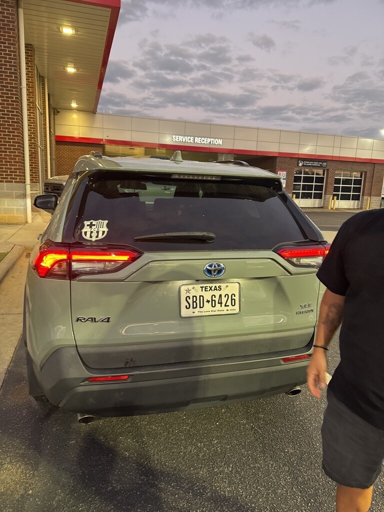 2021 Toyota RAV4 Hybrid XLE photo 3