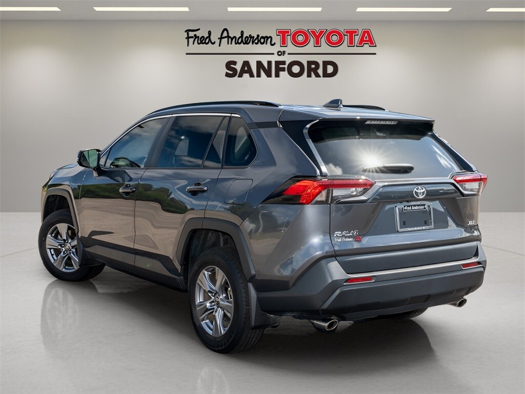 2024 Toyota RAV4 XLE photo 4