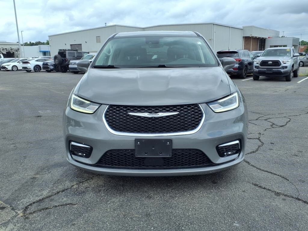 2022 Chrysler Pacifica Hybrid Touring L photo 2