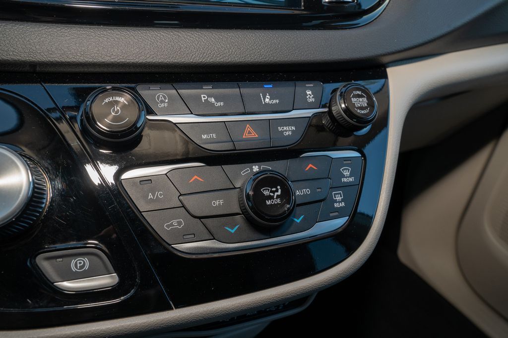 2024 Chrysler Pacifica Touring L - Photo 15