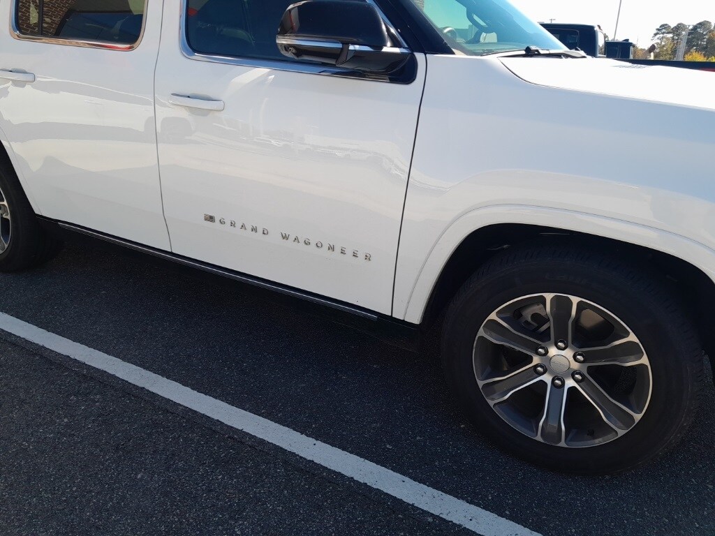 2023 Jeep Grand Wagoneer Base photo 2