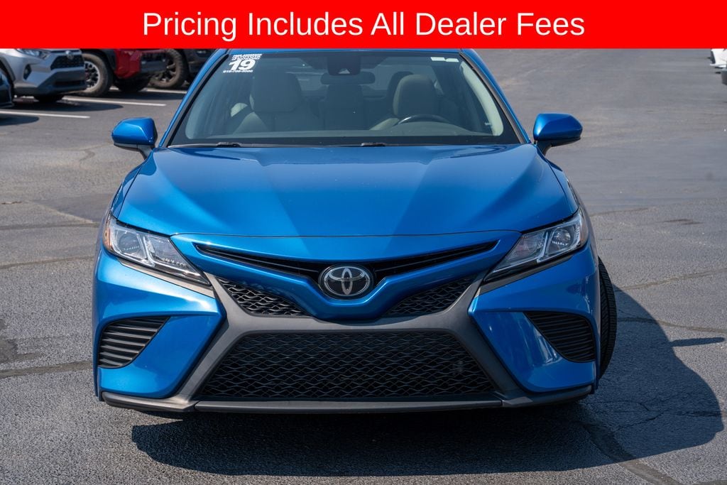 Used 2019 Toyota Camry SE Sedan