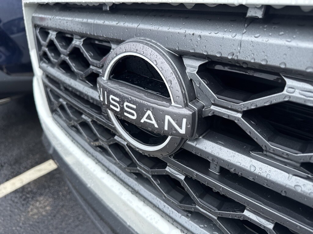 2023 Nissan Frontier SV photo 4