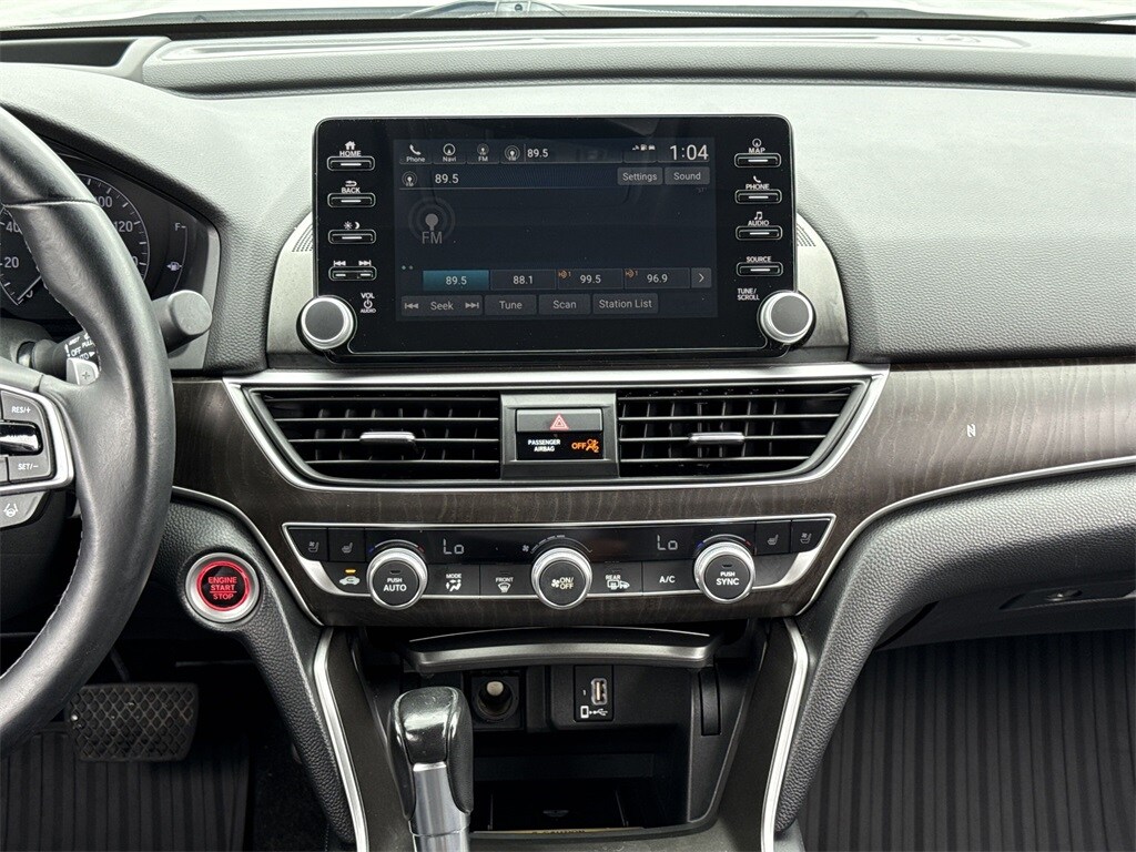 2018 Honda Accord Touring photo 3