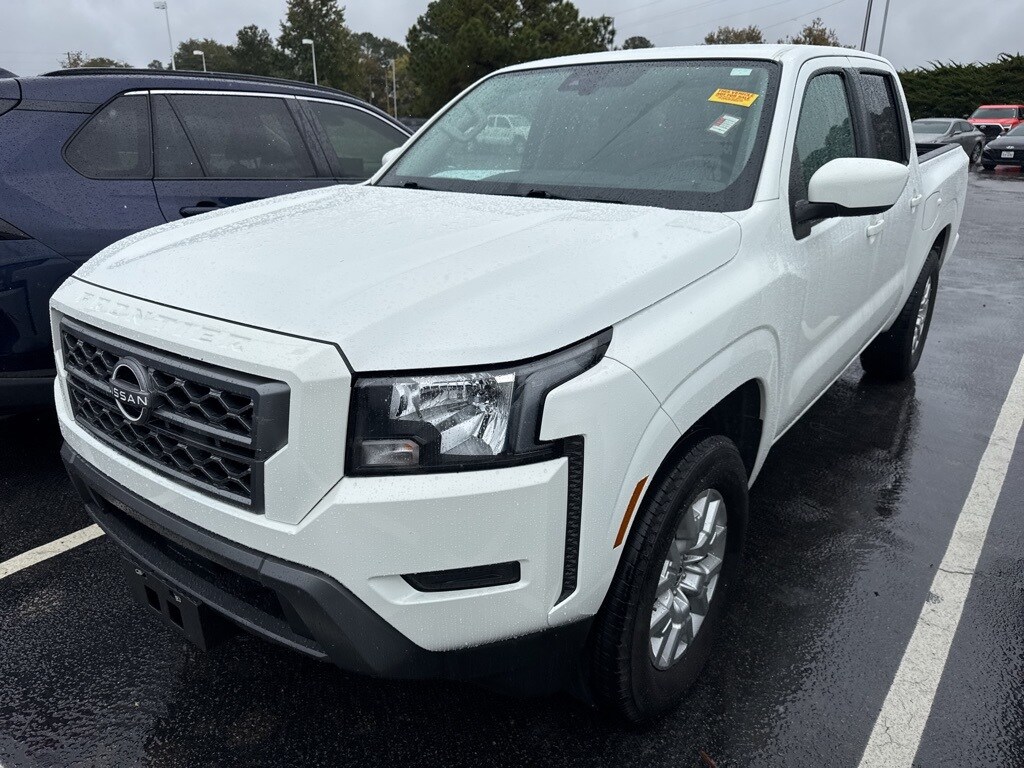 2023 Nissan Frontier SV photo 3