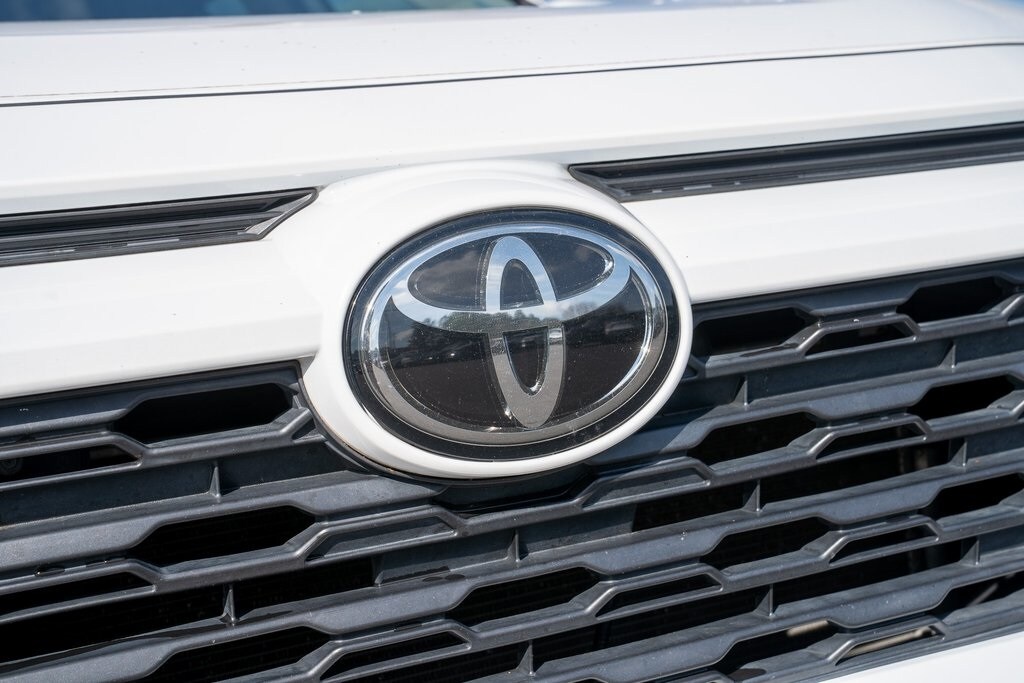 2019 Toyota RAV4 XLE Premium photo 3