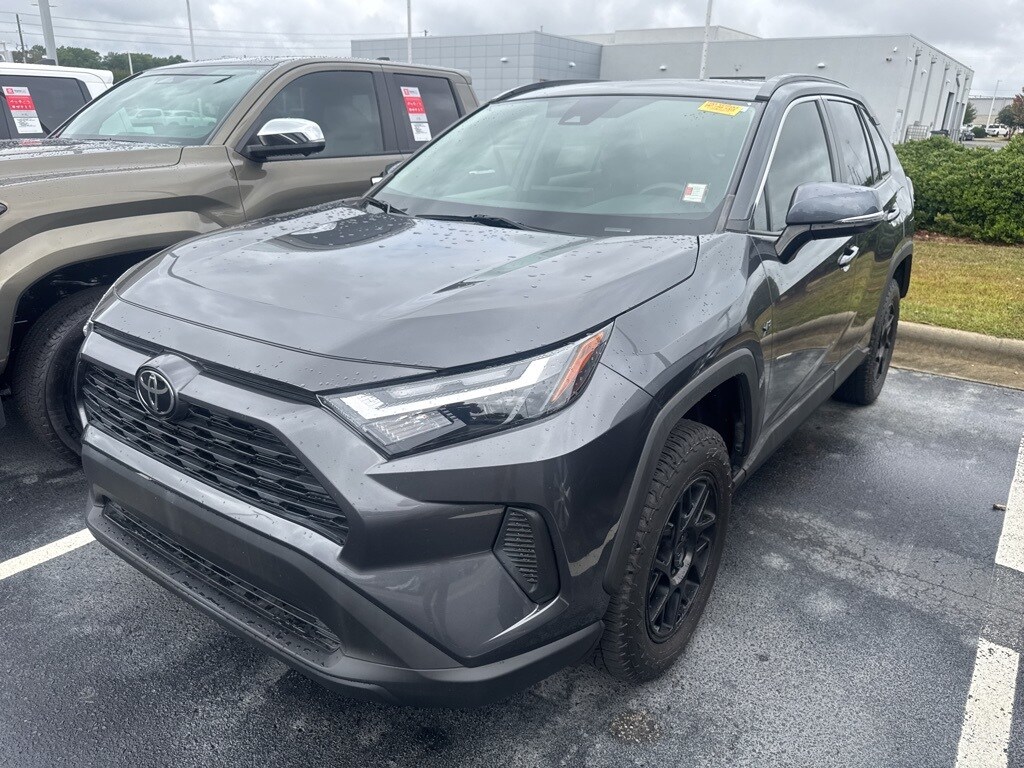 2023 Toyota RAV4 XLE photo 3
