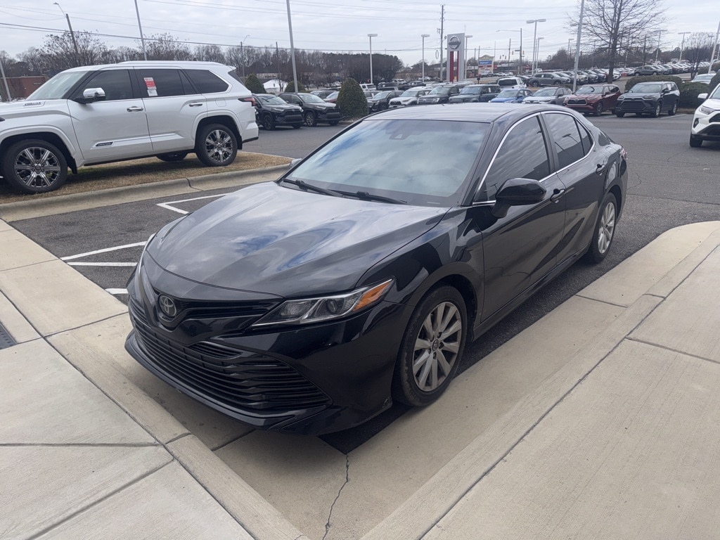 2020 Toyota Camry LE's photo