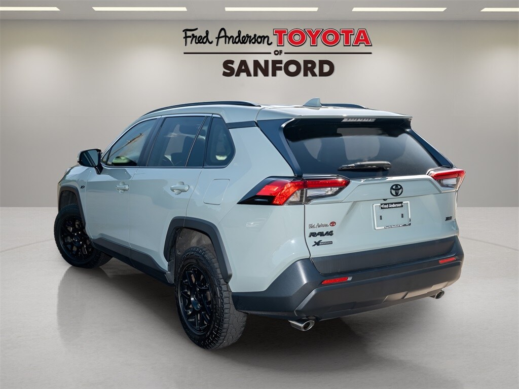 2022 Toyota RAV4 XLE photo 3