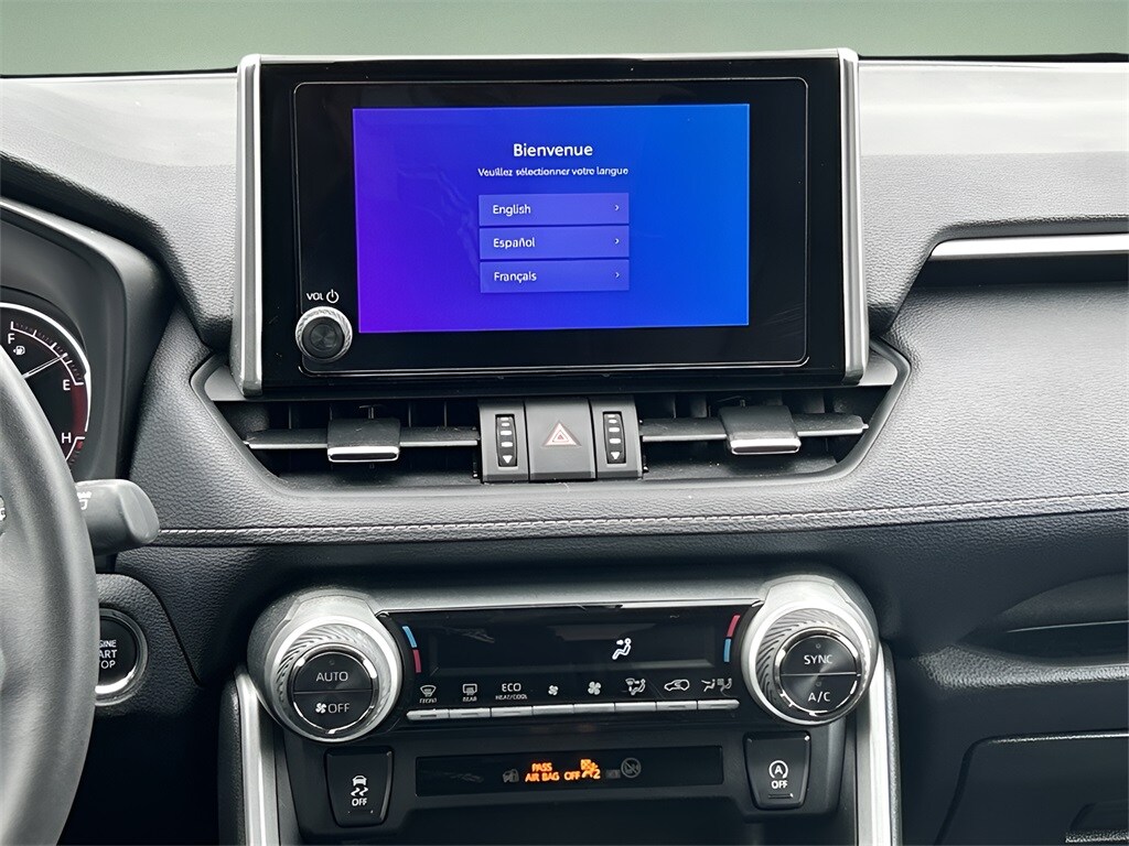 2024 Toyota RAV4 XLE Premium photo 3