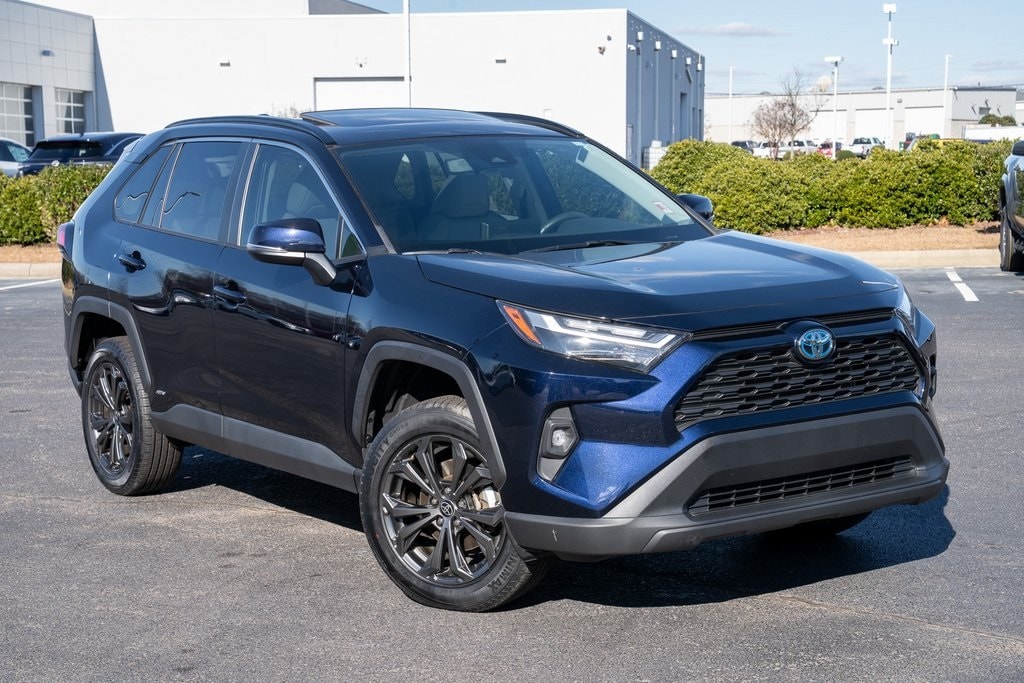2022 Toyota RAV4 XLE Premium's photo