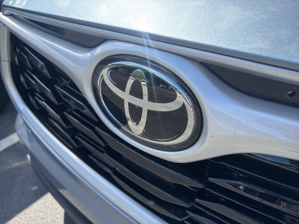 2023 Toyota Highlander L photo 4