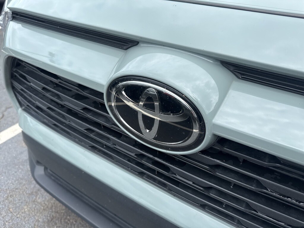 2022 Toyota RAV4 XLE photo 3