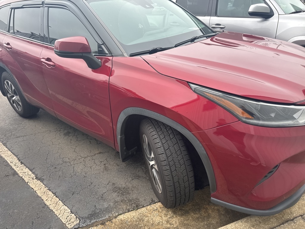 Used 2021 Toyota Highlander XLE SUV