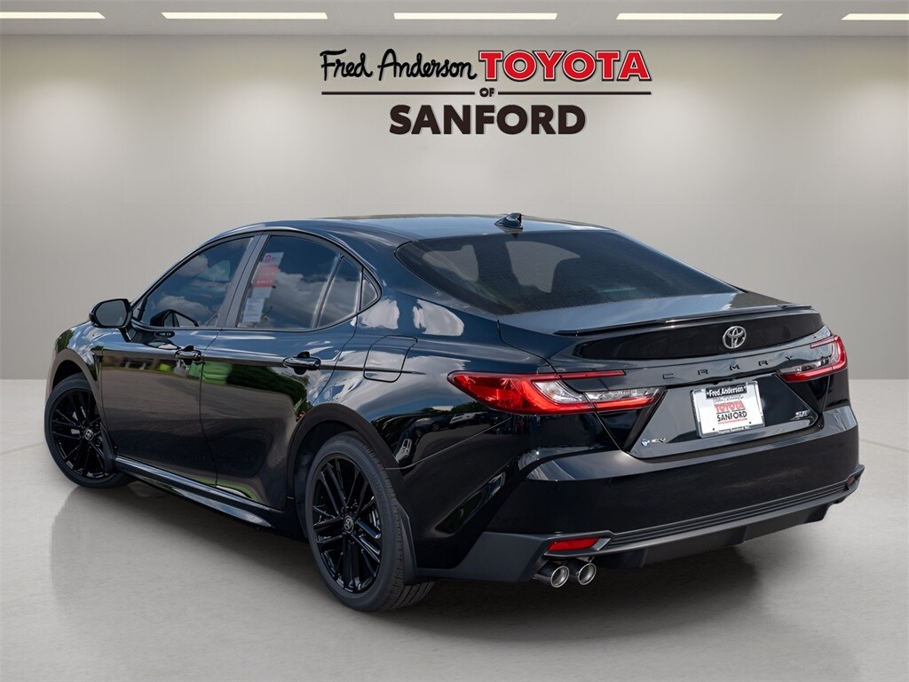 2025 Toyota Camry SE photo 3