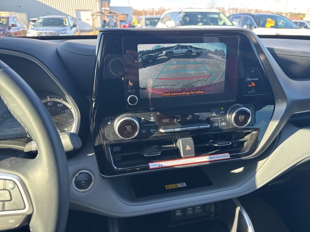 Used 2025 Toyota Highlander Hybrid XLE SUV