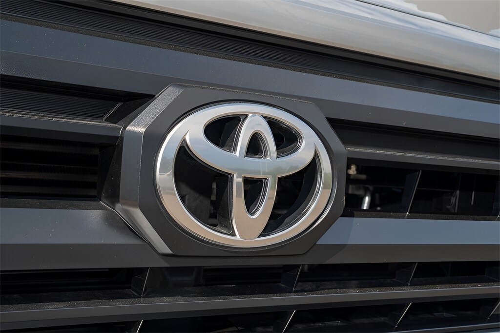 2025 Toyota Tacoma SR5 photo 3