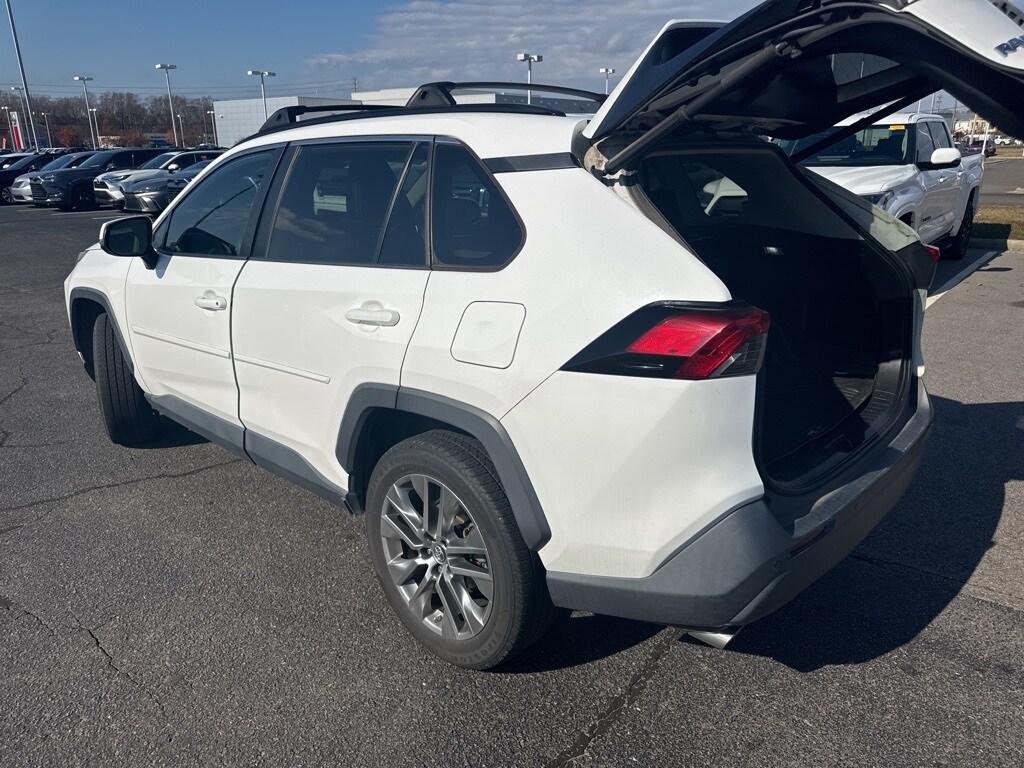 2019 Toyota RAV4 XLE Premium photo 4