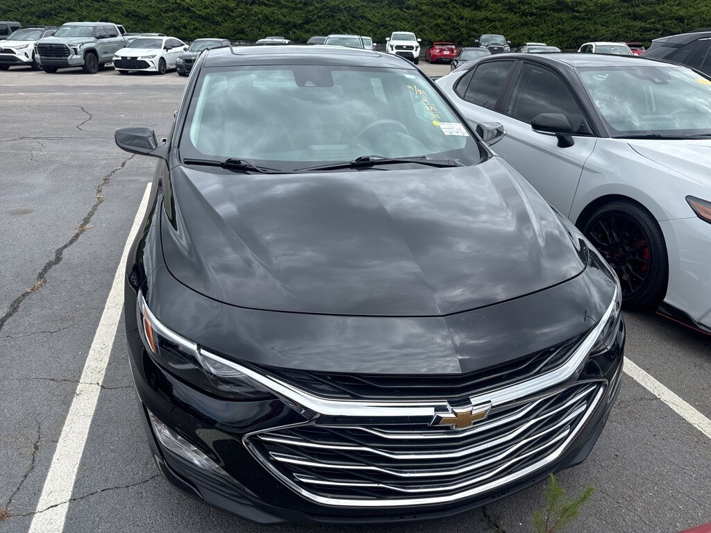 2024 Chevrolet Malibu 1LT photo 2