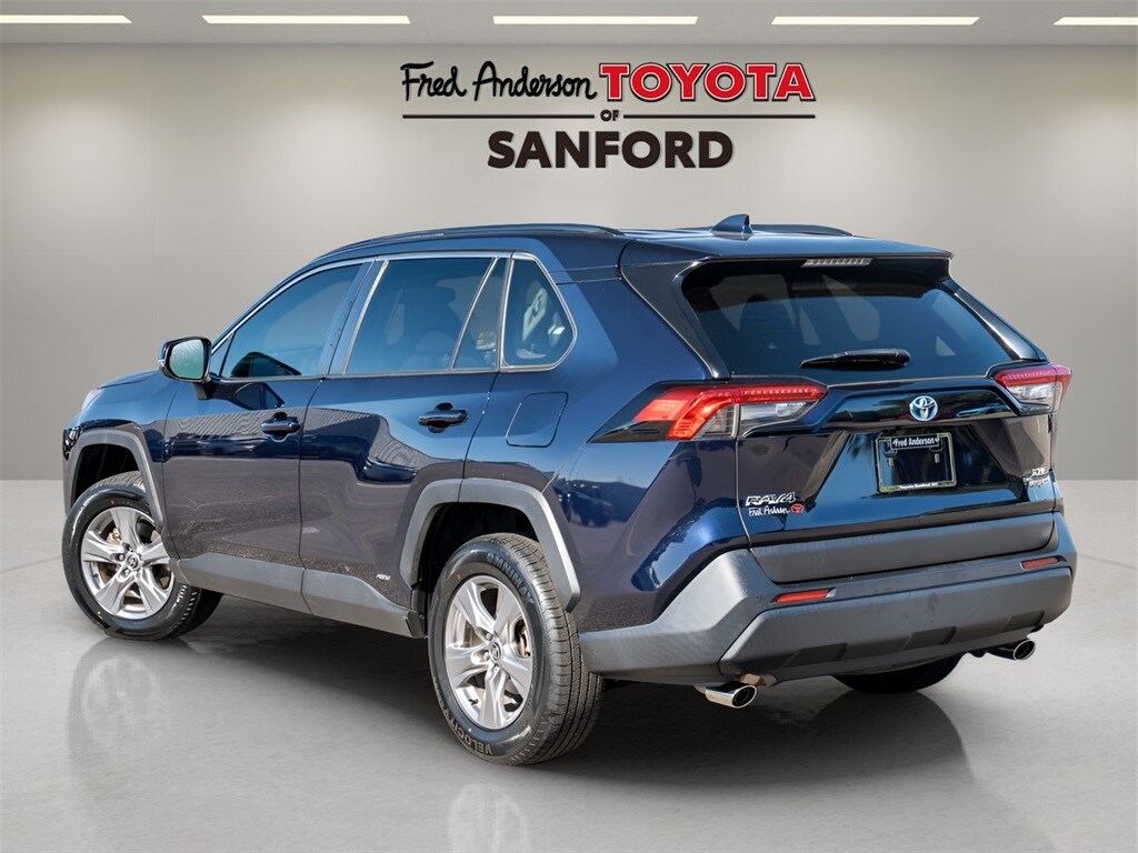 2022 Toyota RAV4 Hybrid XLE photo 4