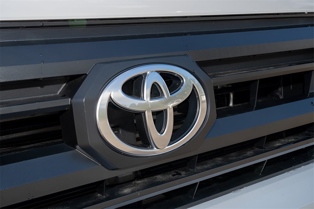 2025 Toyota Tacoma SR5 photo 3