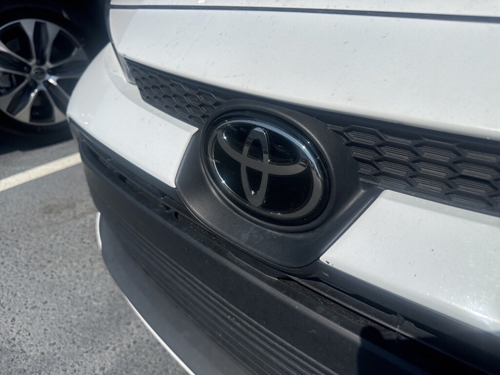 2024 Toyota Corolla LE photo 4