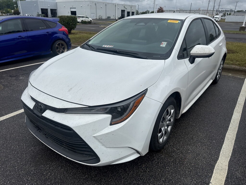2024 Toyota Corolla LE photo 2