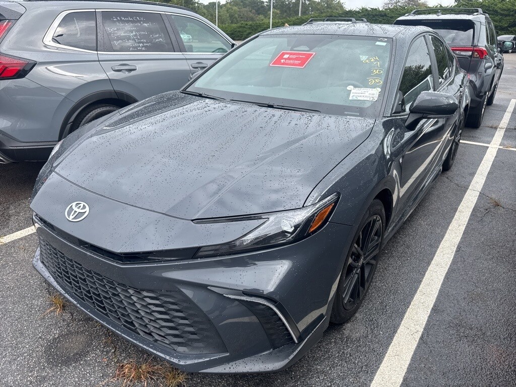 2025 Toyota Camry SE photo 3