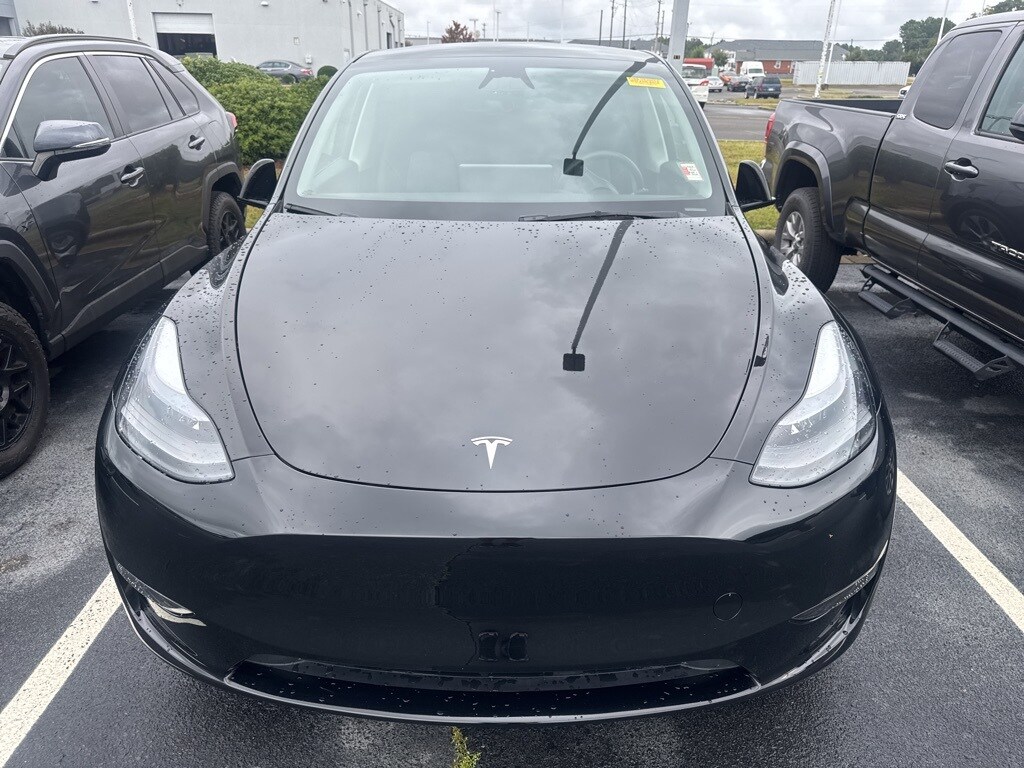 2024 Tesla Model Y Standard Range photo 2