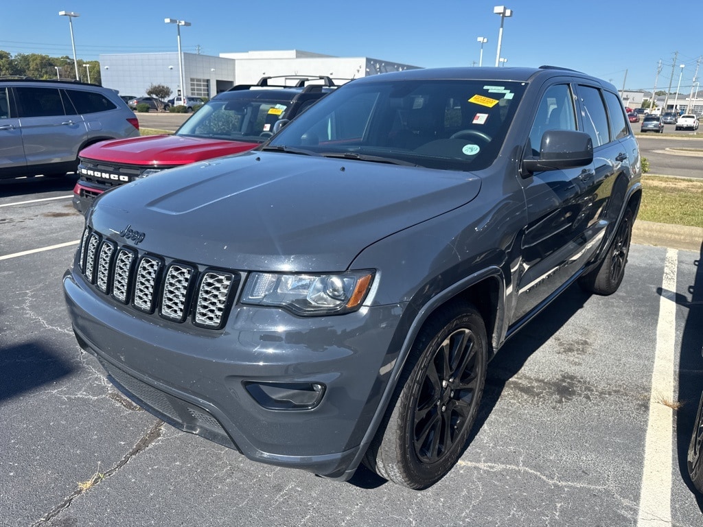Used 2018 Jeep Grand Cherokee Altitude SUV