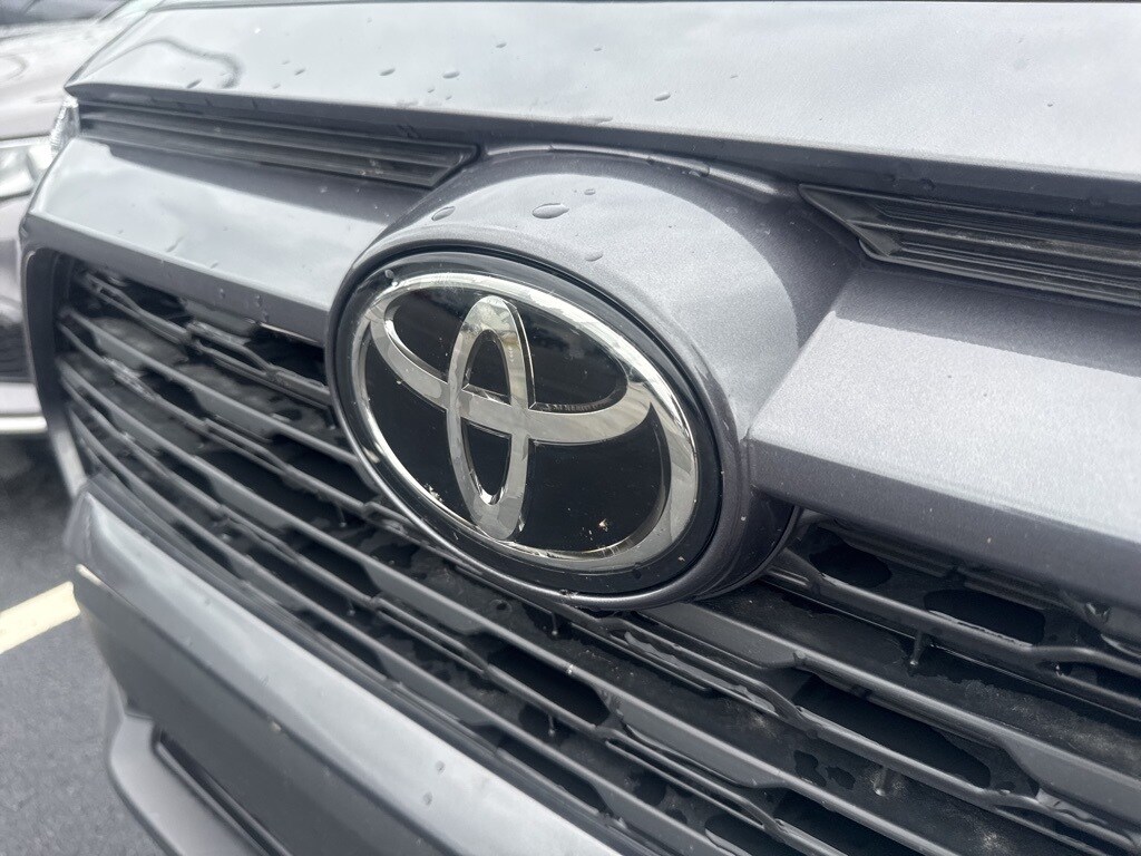 2024 Toyota RAV4 XLE photo 2