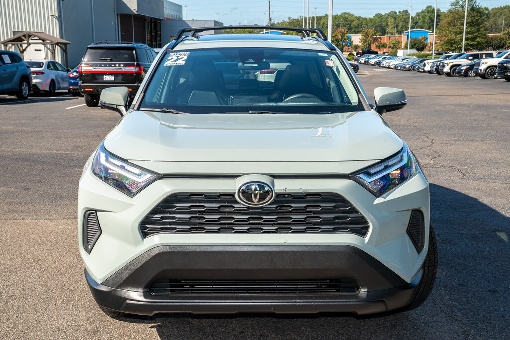 2022 Toyota RAV4 XLE photo 2