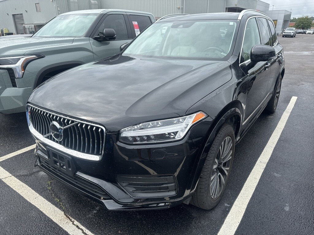 2022 Volvo XC90 T6 Momentum photo 3