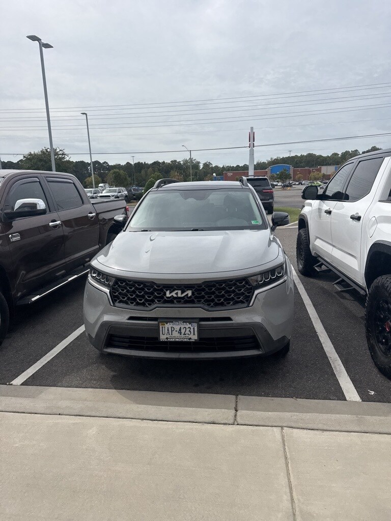 2022 Kia Sorento S photo 2